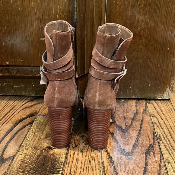 Steve Madden Tristan Booties in Cognac Brown Suede. Great condition. - Picture 3 of 3